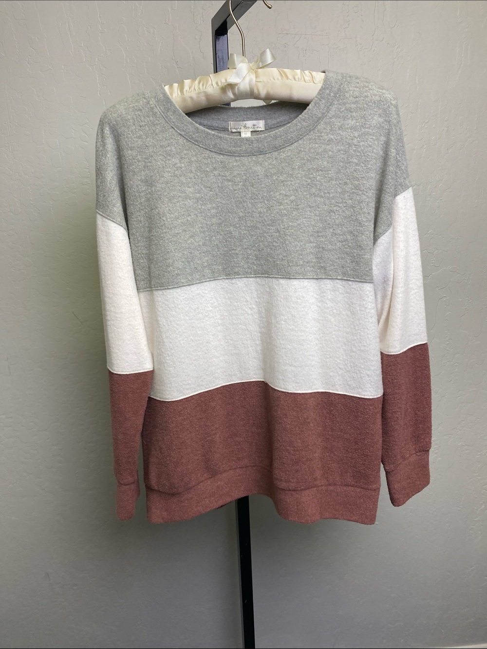 nine britton Gray, White & Dusty Rose Colorblock Crewneck Sweater